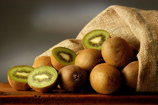 Держите Kiwifruit Fresh